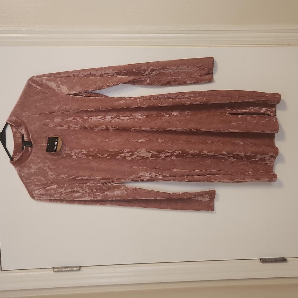 Pink NWT Forever 21 Junior's Medium Dress With Short Split at the bottom - Picture 1 of 4